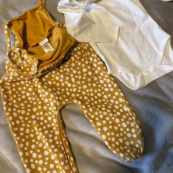 Brand new beautiful unisex set size 12-18 months - Picture 1 of 4